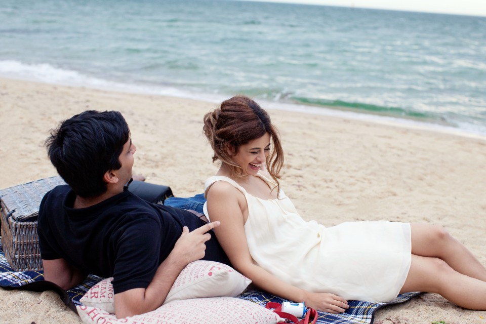 Engagement photos of picnic on the beach in Melbourne